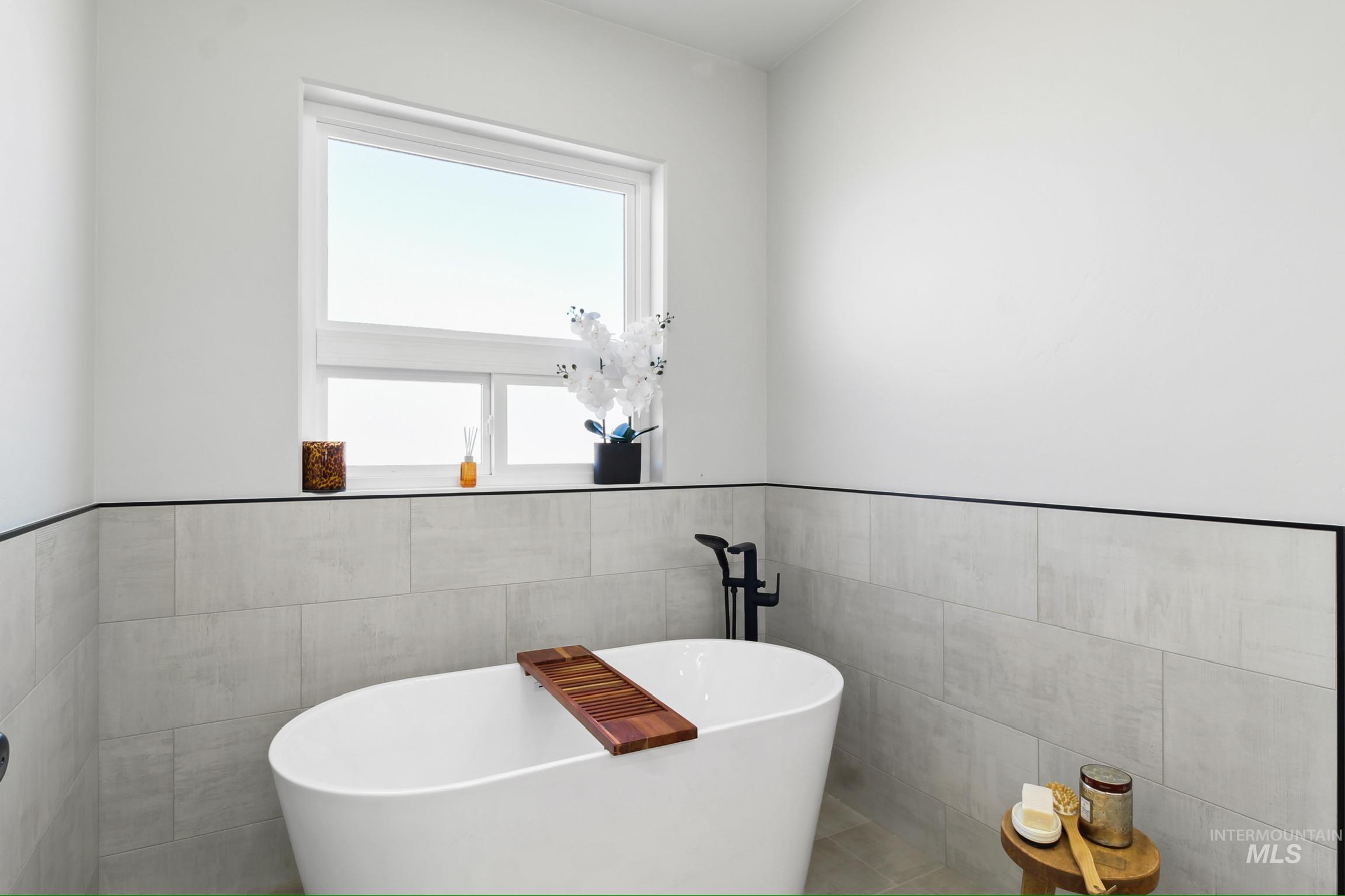 105 N 50 W, Rupert, Idaho 83350, 5 Bedrooms, 3.5 Bathrooms, Residential For Sale, Price $889,999,MLS 98977801