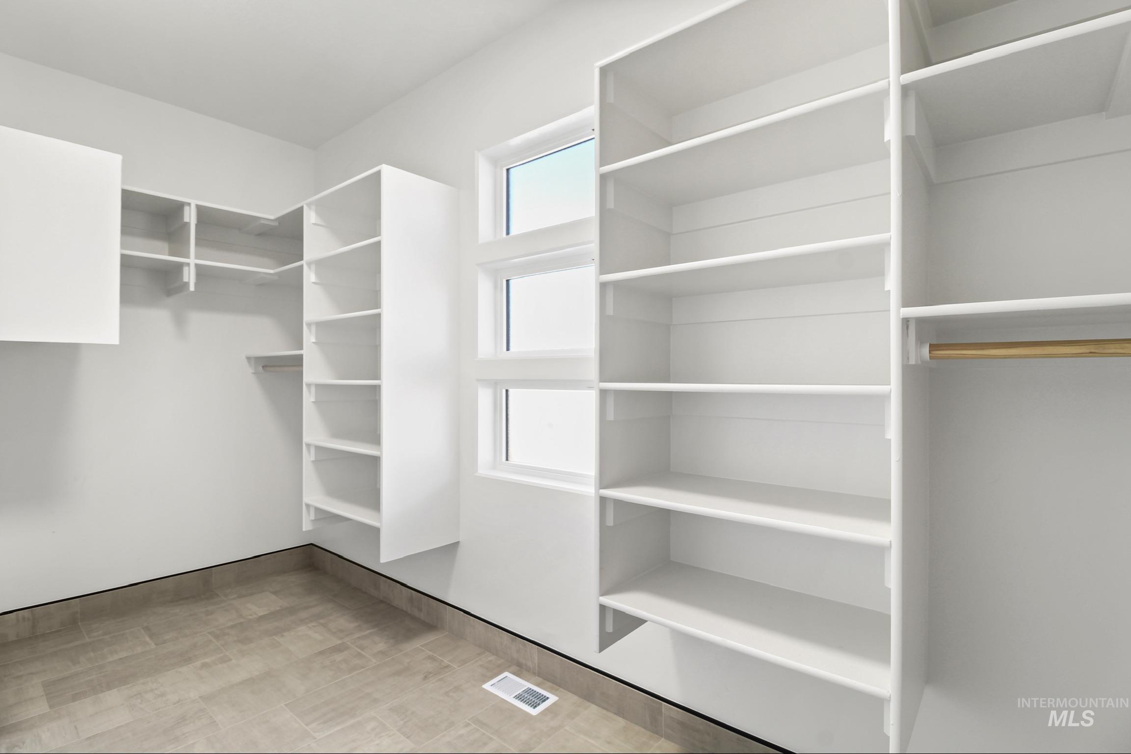 105 N 50 W, Rupert, Idaho 83350, 5 Bedrooms, 3.5 Bathrooms, Residential For Sale, Price $889,999,MLS 98977801