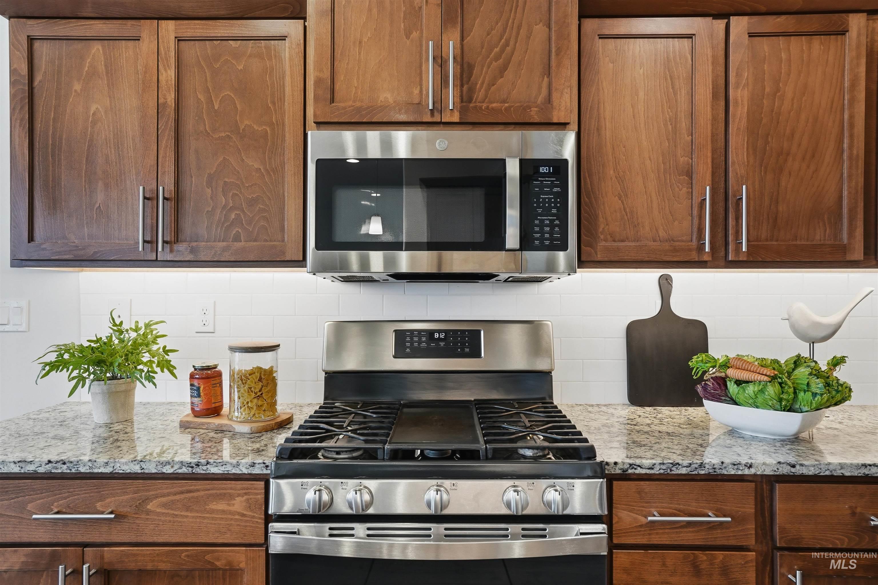 18522 White Rose Pl, Nampa, Idaho 83687, 3 Bedrooms, 2 Bathrooms, Residential For Sale, Price $399,900, 98977805