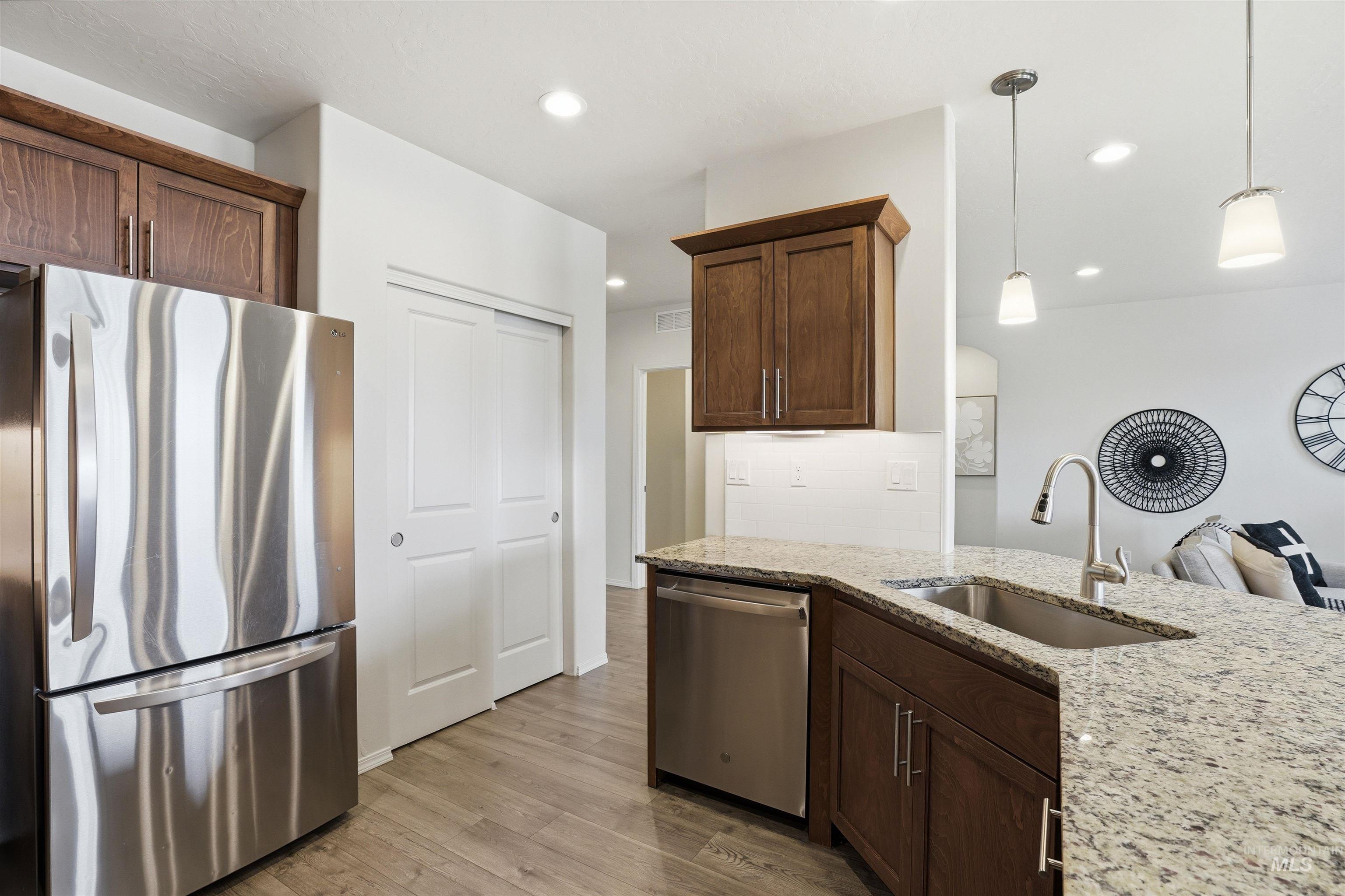 18522 White Rose Pl, Nampa, Idaho 83687, 3 Bedrooms, 2 Bathrooms, Residential For Sale, Price $399,900, 98977805