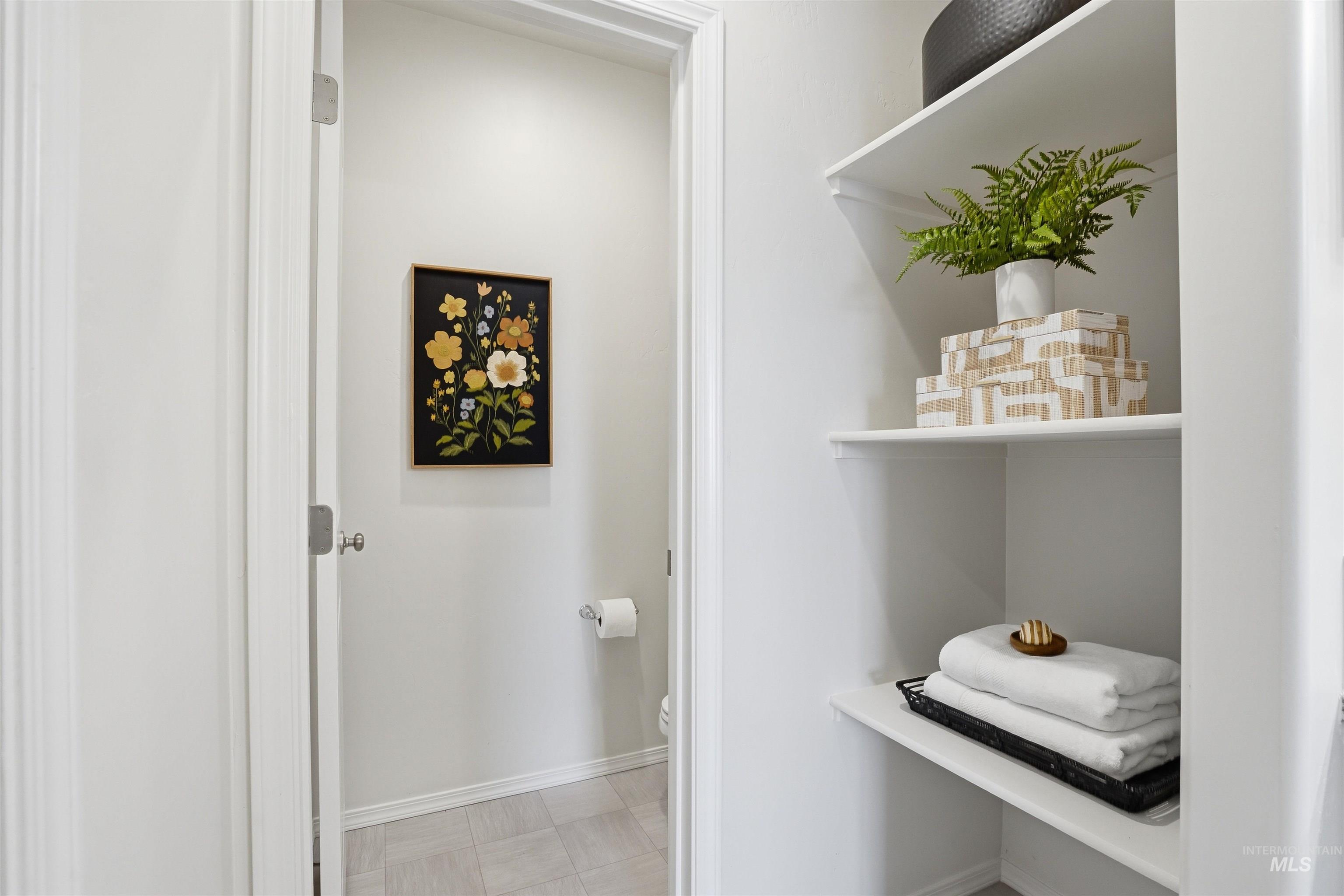 18522 White Rose Pl, Nampa, Idaho 83687, 3 Bedrooms, 2 Bathrooms, Residential For Sale, Price $399,900, 98977805