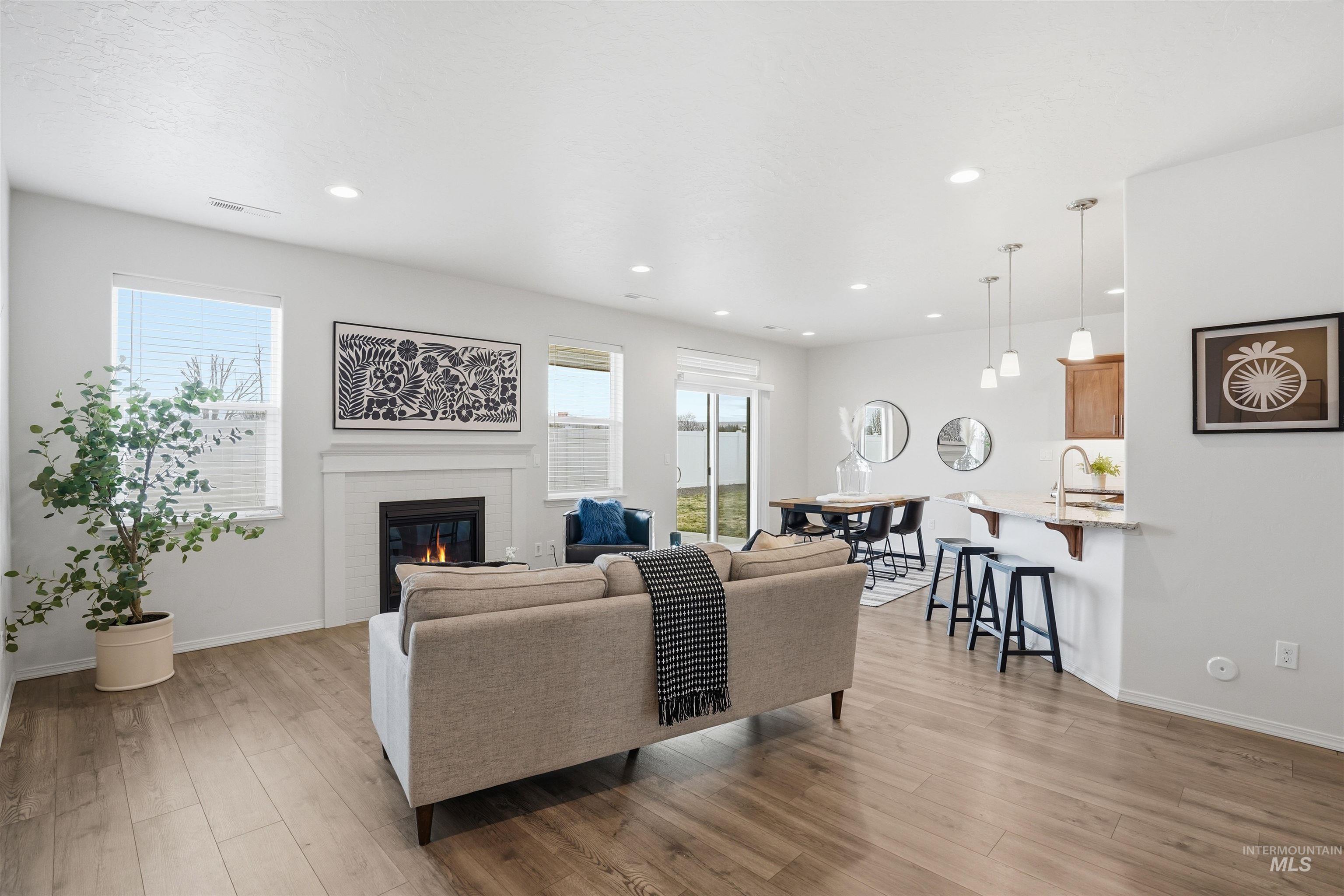 18522 White Rose Pl, Nampa, Idaho 83687, 3 Bedrooms, 2 Bathrooms, Residential For Sale, Price $399,900, 98977805