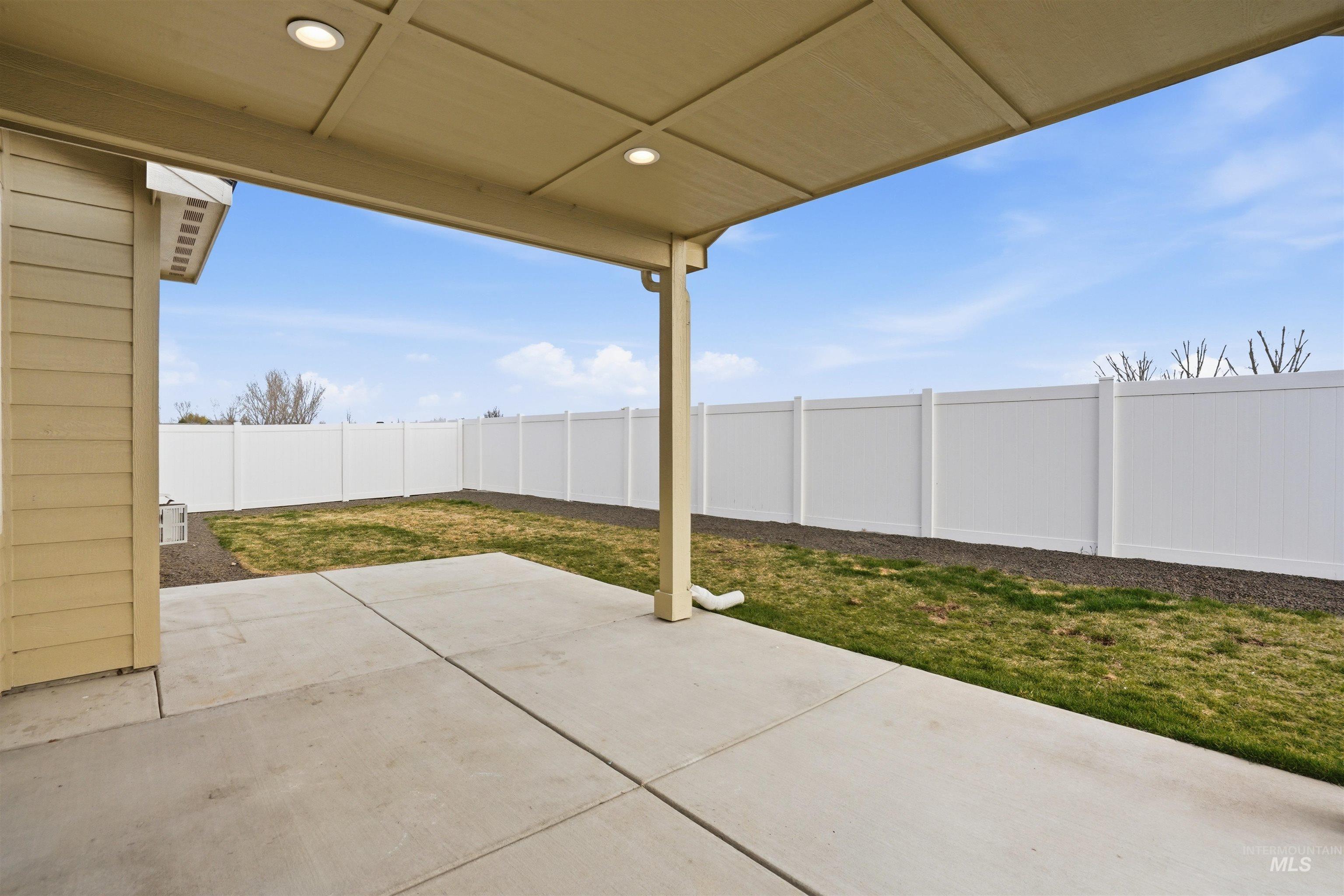 18522 White Rose Pl, Nampa, Idaho 83687, 3 Bedrooms, 2 Bathrooms, Residential For Sale, Price $399,900, 98977805