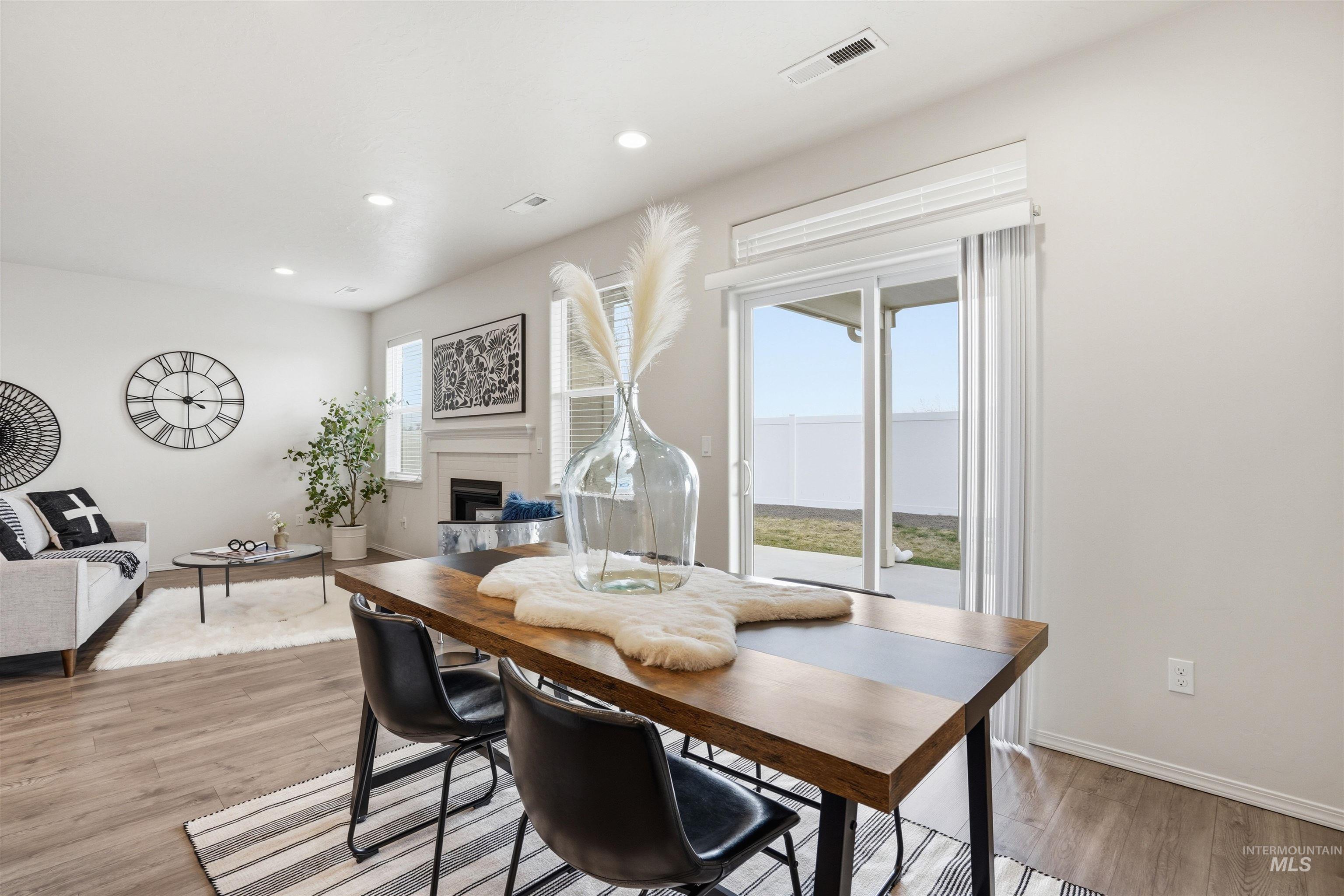 18522 White Rose Pl, Nampa, Idaho 83687, 3 Bedrooms, 2 Bathrooms, Residential For Sale, Price $399,900, 98977805