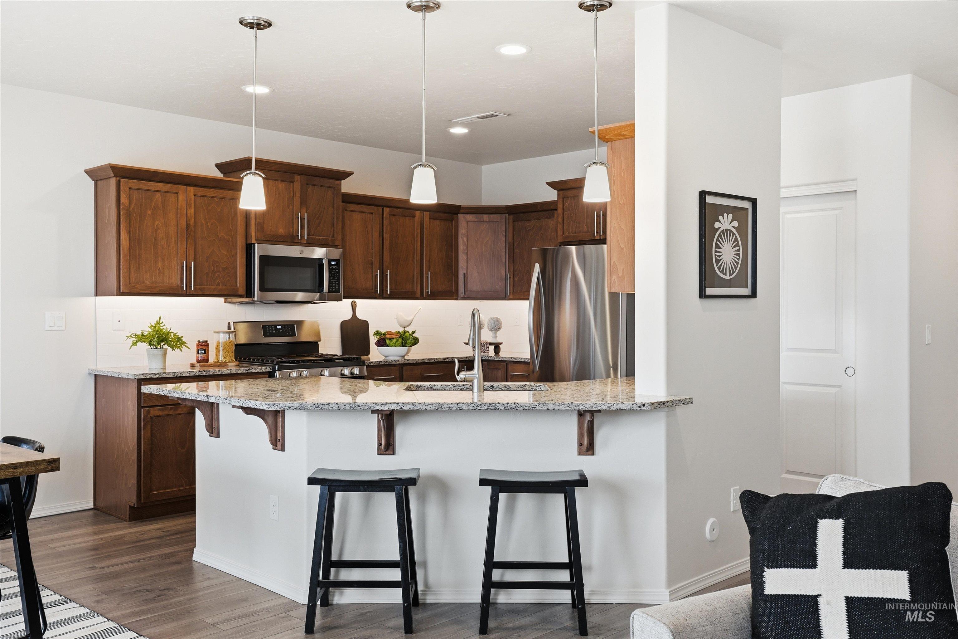 18522 White Rose Pl, Nampa, Idaho 83687, 3 Bedrooms, 2 Bathrooms, Residential For Sale, Price $399,900, 98977805