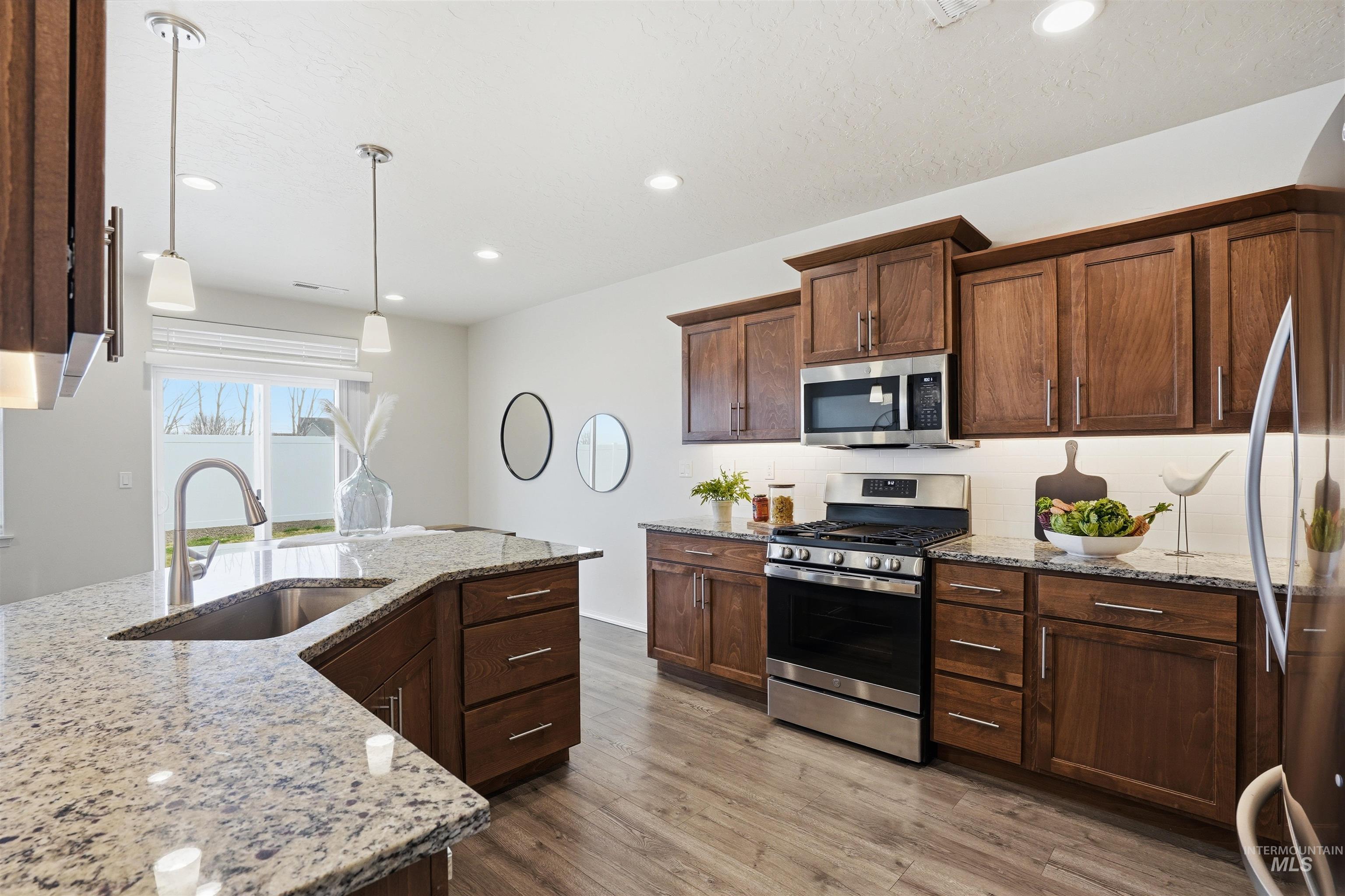 18522 White Rose Pl, Nampa, Idaho 83687, 3 Bedrooms, 2 Bathrooms, Residential For Sale, Price $399,900, 98977805