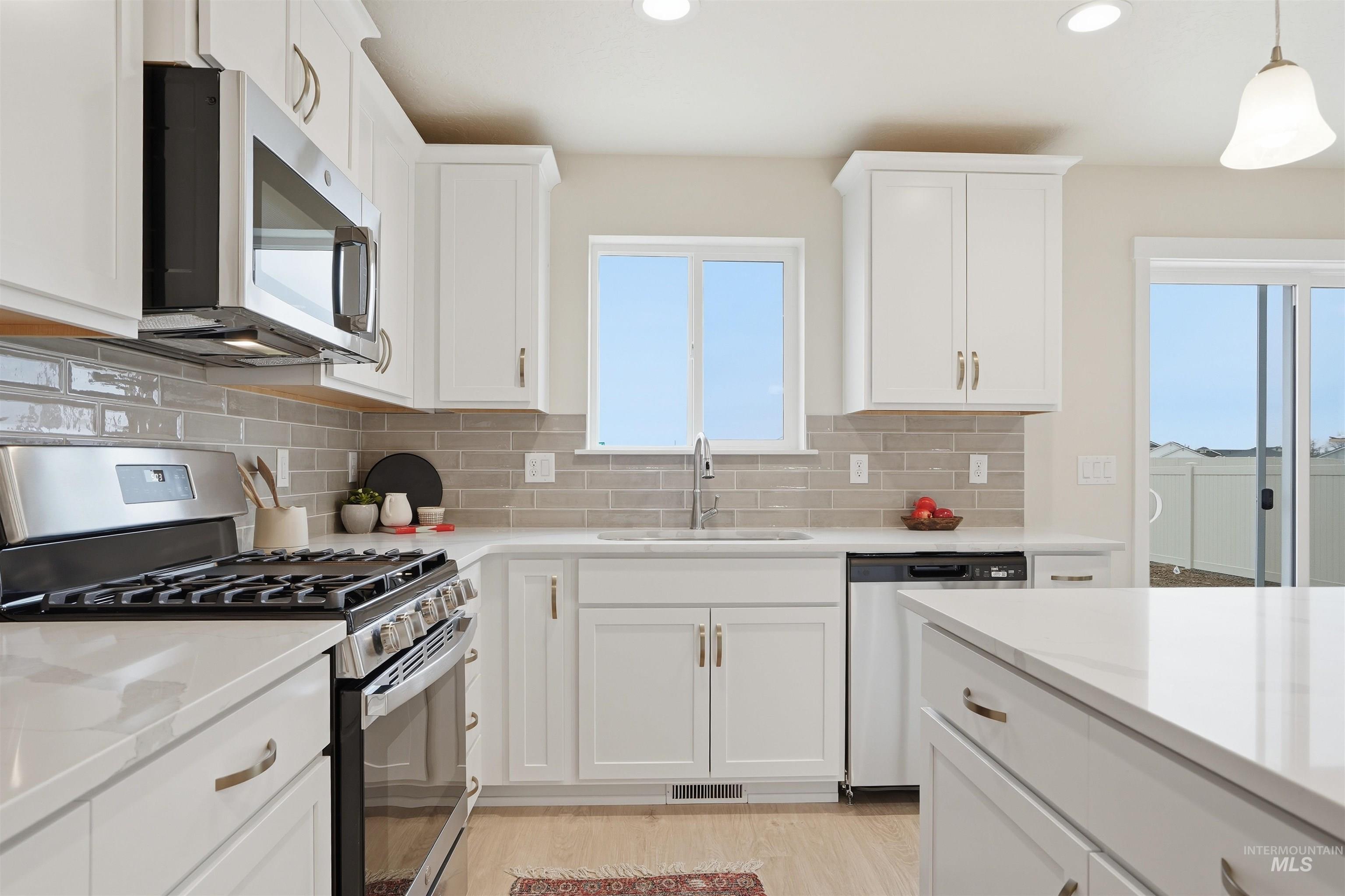 3406 W Caddisfly St., Kuna, Idaho 83634, 3 Bedrooms, 2.5 Bathrooms, Residential For Sale, Price $434,990, 98977809