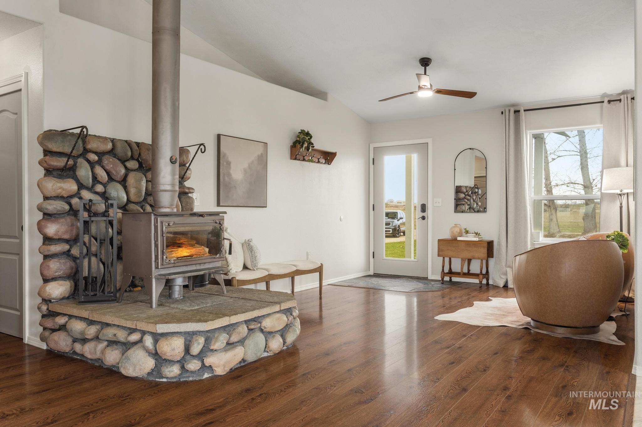 19716 Country View Ln, Caldwell, Idaho 83607, 3 Bedrooms, 2 Bathrooms, Residential For Sale, Price $730,000, 98977810