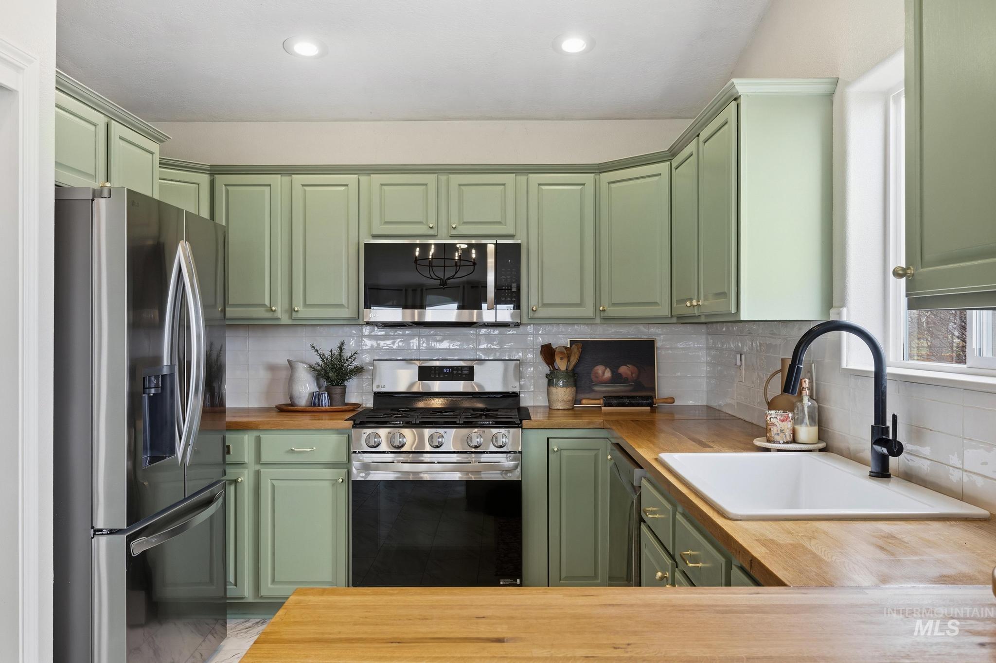 19716 Country View Ln, Caldwell, Idaho 83607, 3 Bedrooms, 2 Bathrooms, Residential For Sale, Price $730,000, 98977810