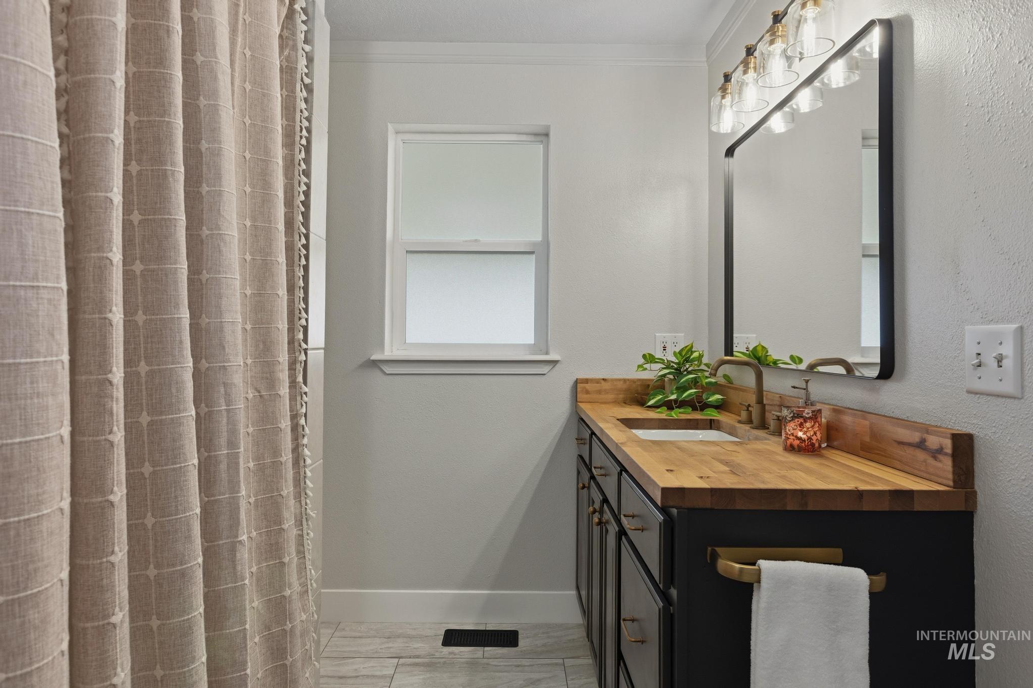 19716 Country View Ln, Caldwell, Idaho 83607, 3 Bedrooms, 2 Bathrooms, Residential For Sale, Price $730,000, 98977810