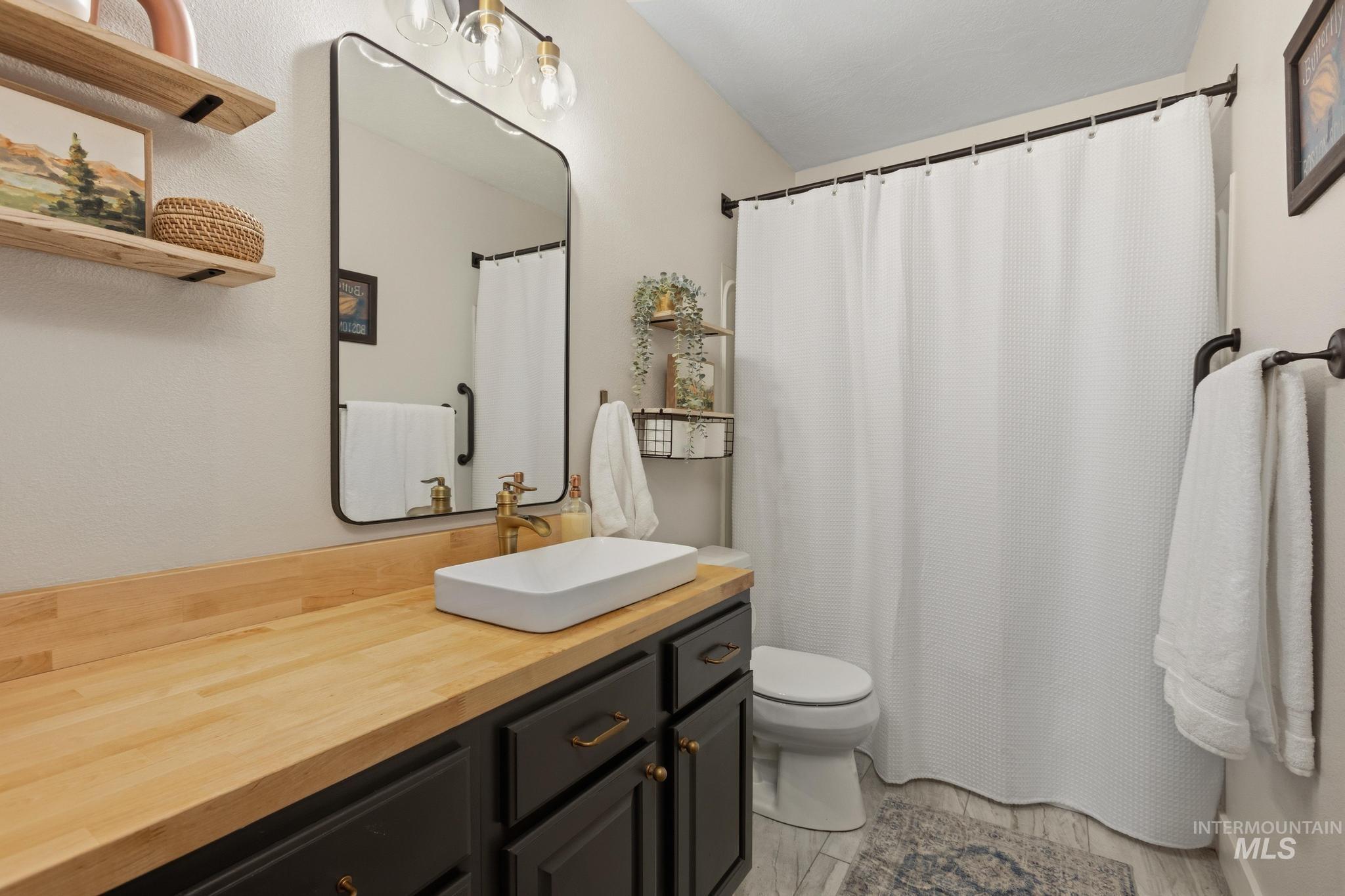 19716 Country View Ln, Caldwell, Idaho 83607, 3 Bedrooms, 2 Bathrooms, Residential For Sale, Price $730,000, 98977810