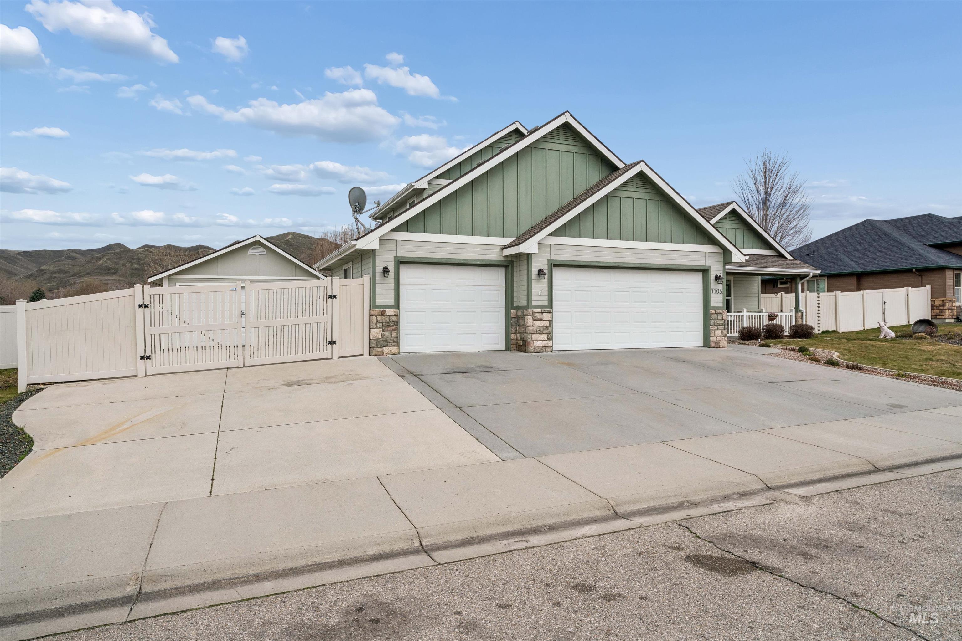 1108 E Royalty, Emmett, Idaho 83617, 4 Bedrooms, 3 Bathrooms, Residential For Sale, Price $517,000, 98977814