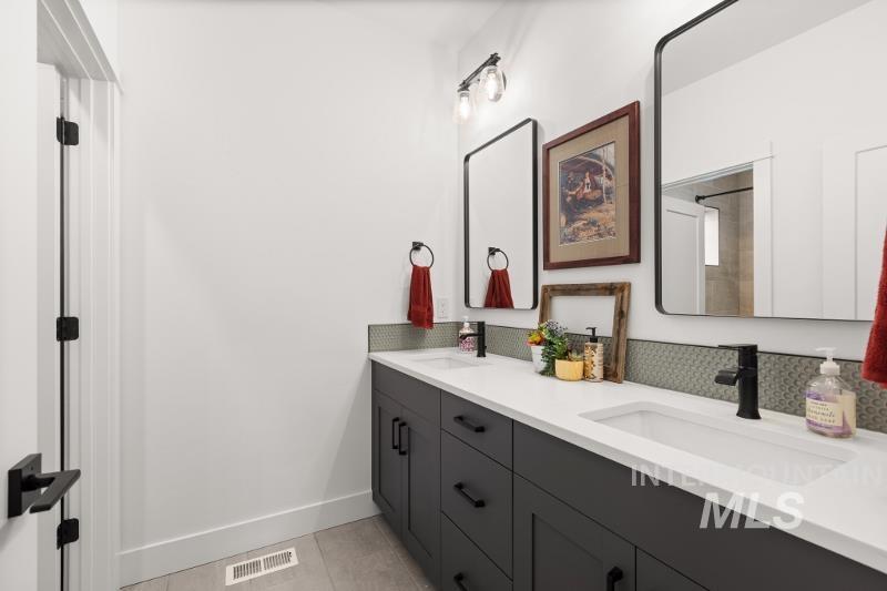 258 W Kinross St, Middleton, Idaho 83644, 3 Bedrooms, 2 Bathrooms, Residential For Sale, Price $699,999,MLS 98977817