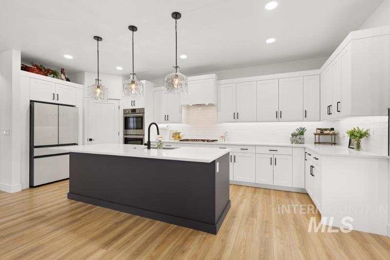 258 W Kinross St, Middleton, Idaho 83644, 3 Bedrooms, 2 Bathrooms, Residential For Sale, Price $699,999,MLS 98977817