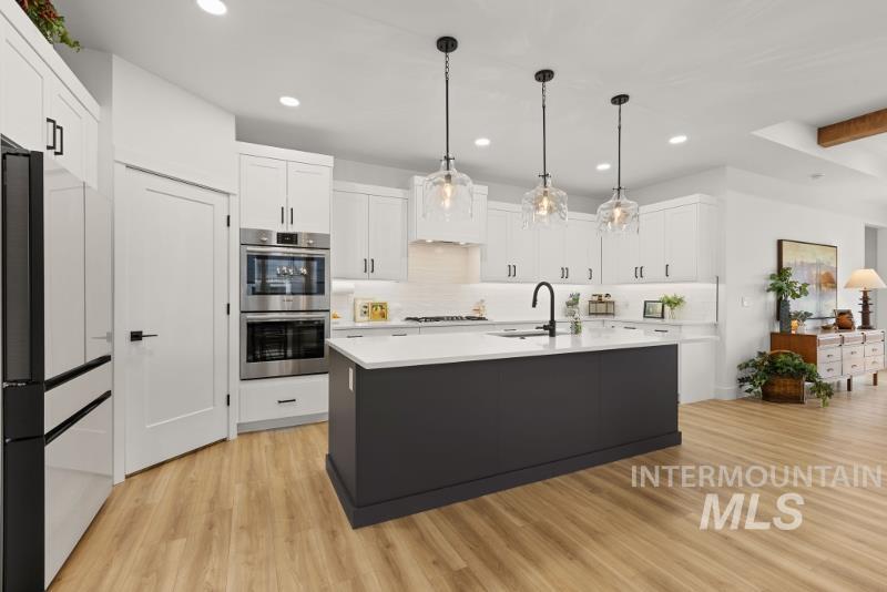 258 W Kinross St, Middleton, Idaho 83644, 3 Bedrooms, 2 Bathrooms, Residential For Sale, Price $699,999,MLS 98977817