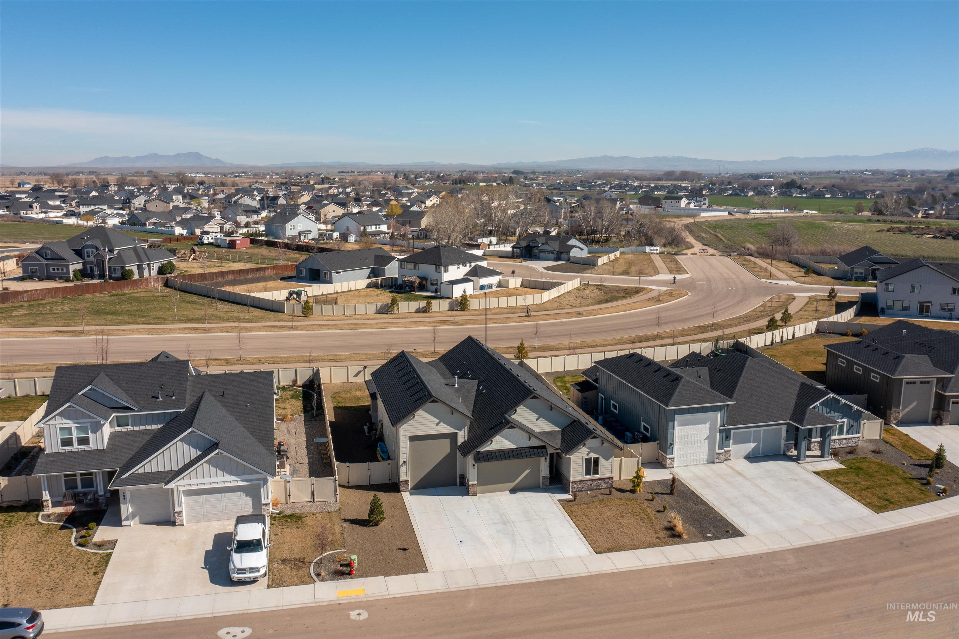 258 W Kinross St, Middleton, Idaho 83644, 3 Bedrooms, 2 Bathrooms, Residential For Sale, Price $699,999,MLS 98977817