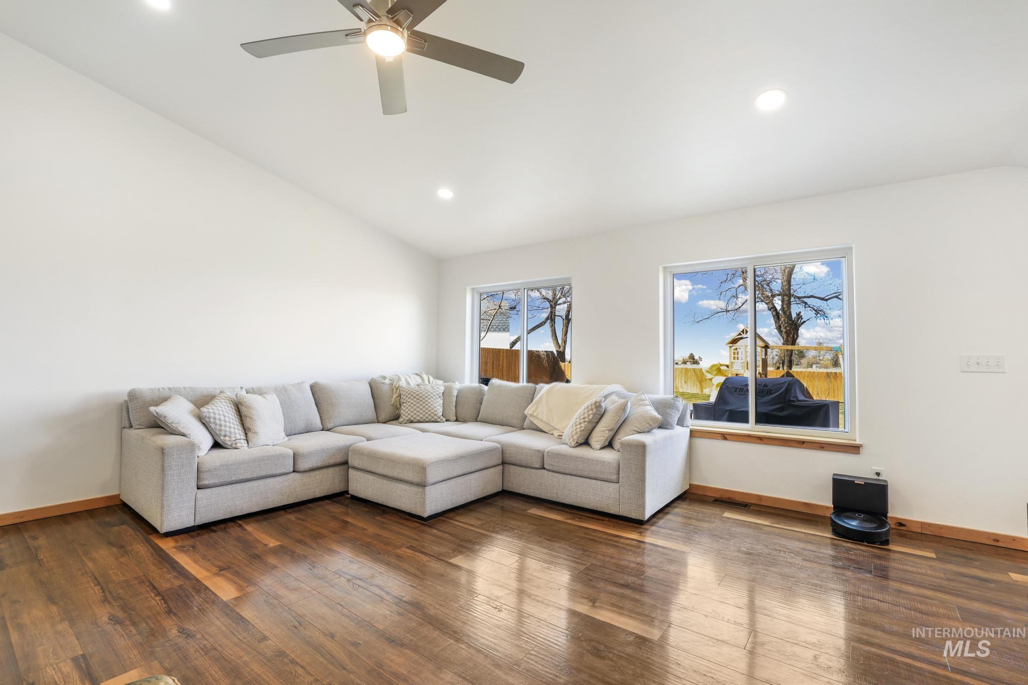 385 El Camino, Twin Falls, Idaho 83301, 3 Bedrooms, 2 Bathrooms, Residential For Sale, Price $369,900, 98977819