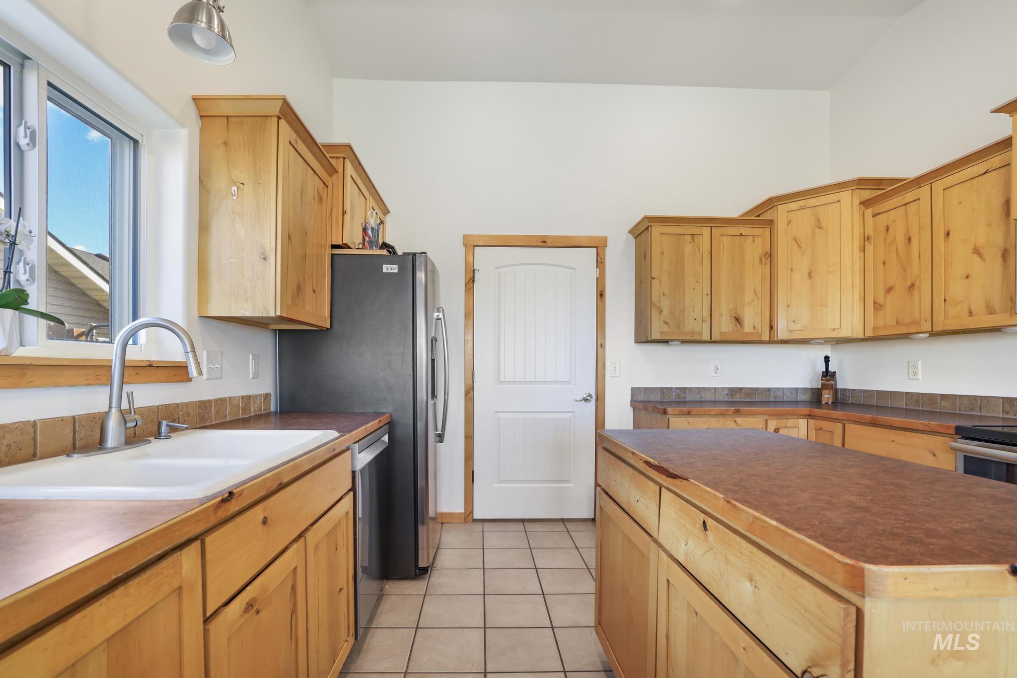 385 El Camino, Twin Falls, Idaho 83301, 3 Bedrooms, 2 Bathrooms, Residential For Sale, Price $369,900, 98977819