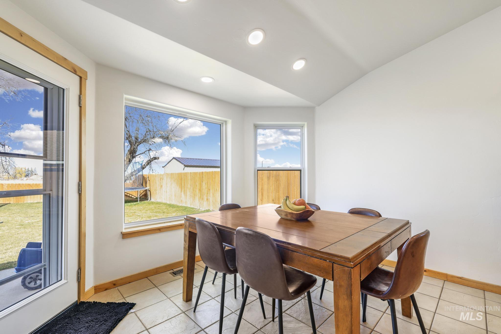 385 El Camino, Twin Falls, Idaho 83301, 3 Bedrooms, 2 Bathrooms, Residential For Sale, Price $369,900, 98977819