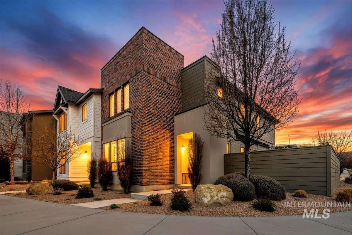4044 E Parkcenter Blvd, Boise, Idaho 83716, 3 Bedrooms, 2.5 Bathrooms, Residential For Sale, Price $715,000, 98977823