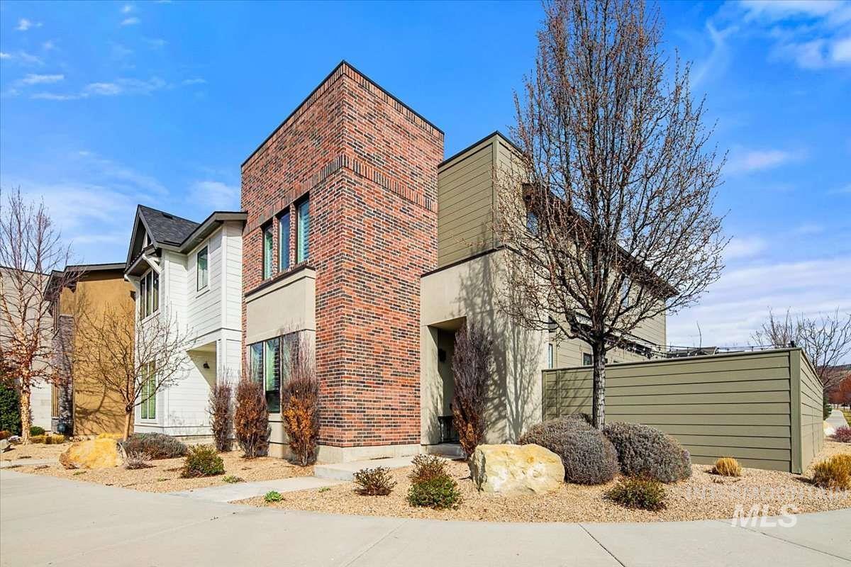 4044 E Parkcenter Blvd, Boise, Idaho 83716, 3 Bedrooms, 2.5 Bathrooms, Residential For Sale, Price $715,000, 98977823
