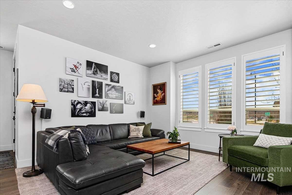 4044 E Parkcenter Blvd, Boise, Idaho 83716, 3 Bedrooms, 2.5 Bathrooms, Residential For Sale, Price $715,000, 98977823