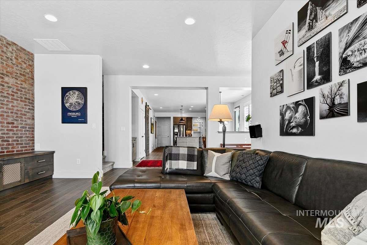 4044 E Parkcenter Blvd, Boise, Idaho 83716, 3 Bedrooms, 2.5 Bathrooms, Residential For Sale, Price $715,000, 98977823