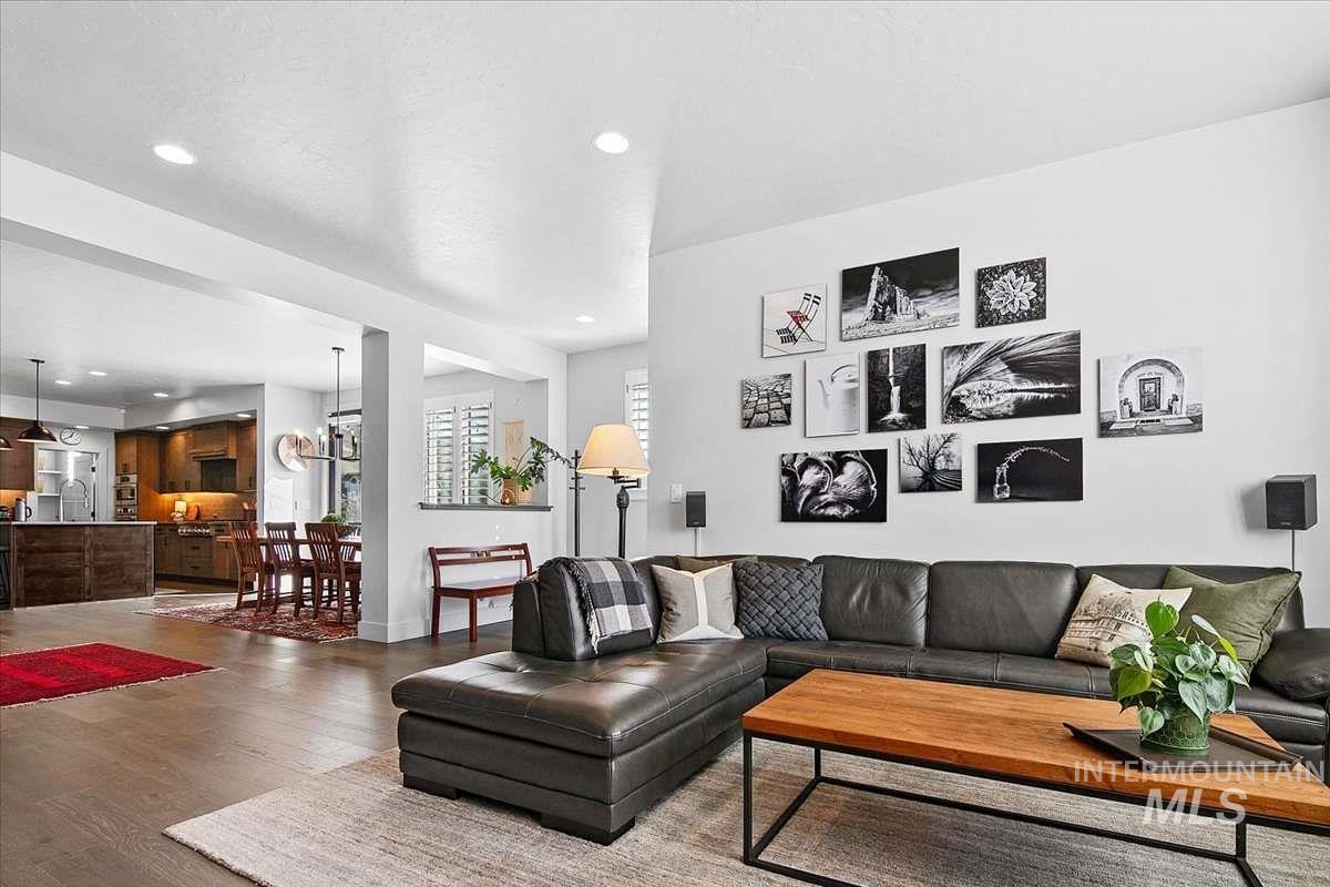 4044 E Parkcenter Blvd, Boise, Idaho 83716, 3 Bedrooms, 2.5 Bathrooms, Residential For Sale, Price $715,000, 98977823