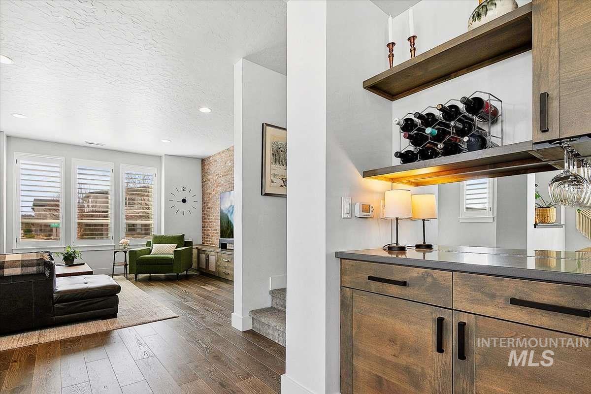 4044 E Parkcenter Blvd, Boise, Idaho 83716, 3 Bedrooms, 2.5 Bathrooms, Residential For Sale, Price $715,000, 98977823