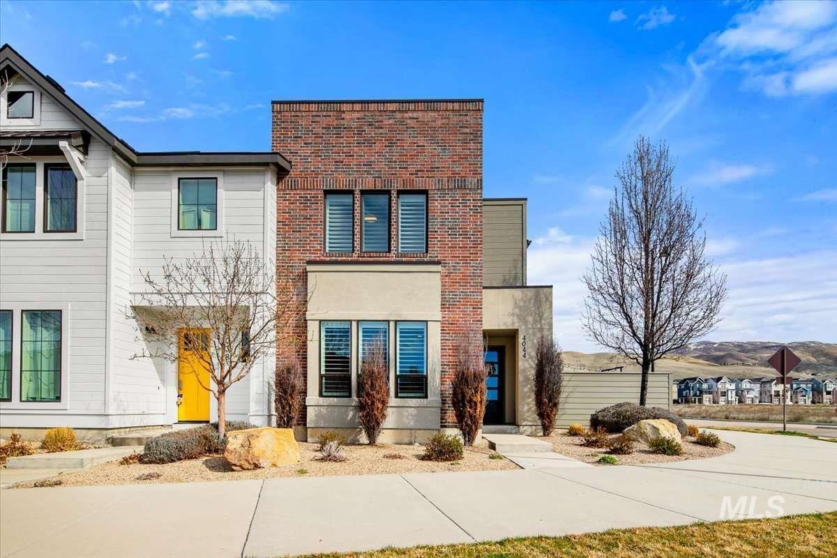 4044 E Parkcenter Blvd, Boise, Idaho 83716, 3 Bedrooms, 2.5 Bathrooms, Residential For Sale, Price $715,000, 98977823