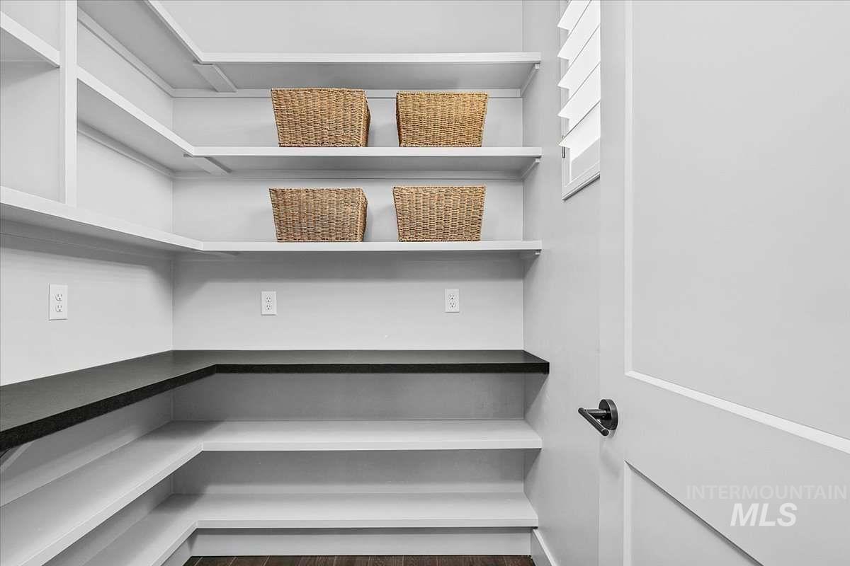 4044 E Parkcenter Blvd, Boise, Idaho 83716, 3 Bedrooms, 2.5 Bathrooms, Residential For Sale, Price $715,000, 98977823