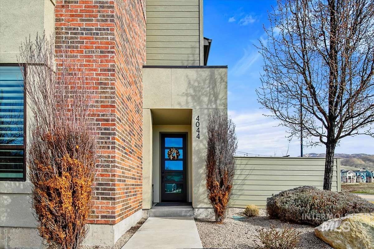 4044 E Parkcenter Blvd, Boise, Idaho 83716, 3 Bedrooms, 2.5 Bathrooms, Residential For Sale, Price $715,000, 98977823