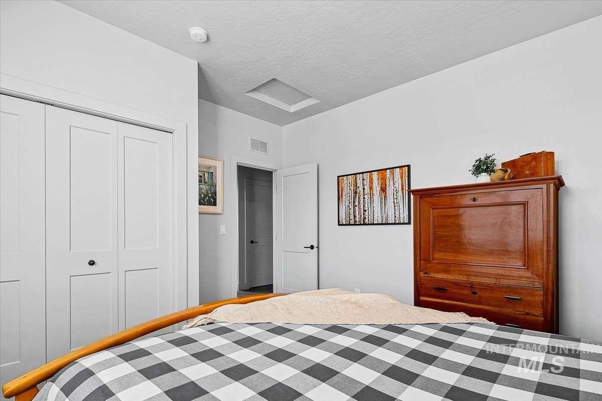 4044 E Parkcenter Blvd, Boise, Idaho 83716, 3 Bedrooms, 2.5 Bathrooms, Residential For Sale, Price $715,000, 98977823