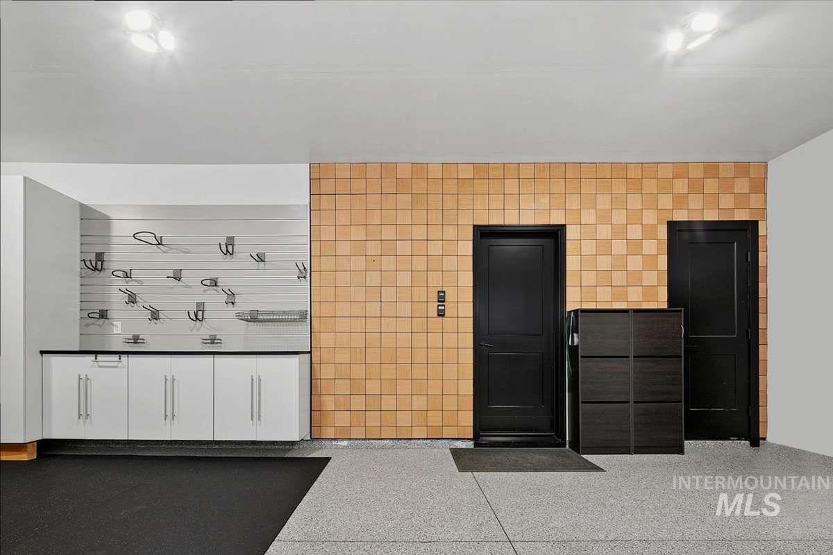 4044 E Parkcenter Blvd, Boise, Idaho 83716, 3 Bedrooms, 2.5 Bathrooms, Residential For Sale, Price $715,000, 98977823