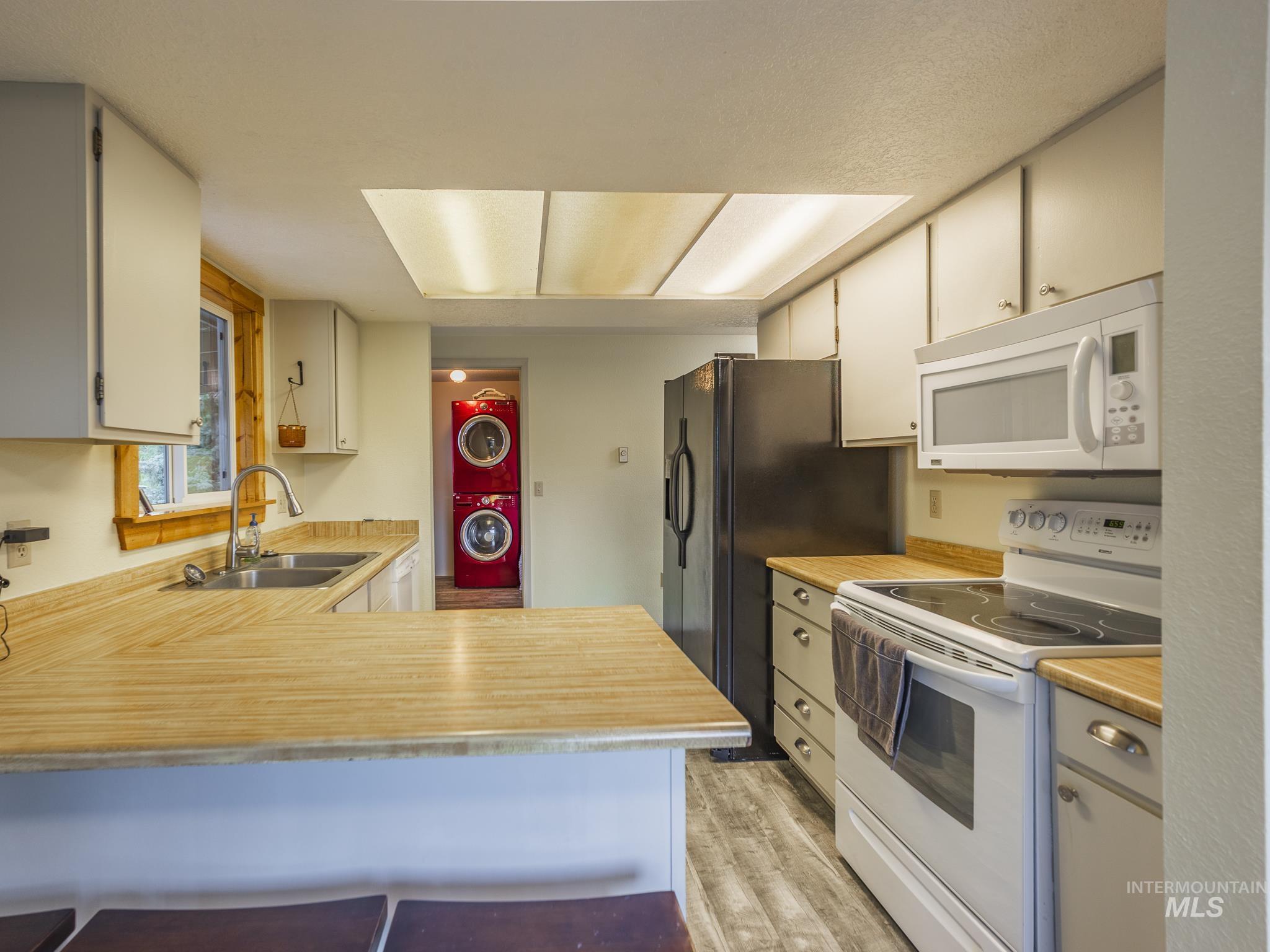 161 Cemetery Road, White Bird, Idaho 83554, 4 Bedrooms, 2 Bathrooms, Residential For Sale, Price $489,000, 98977824