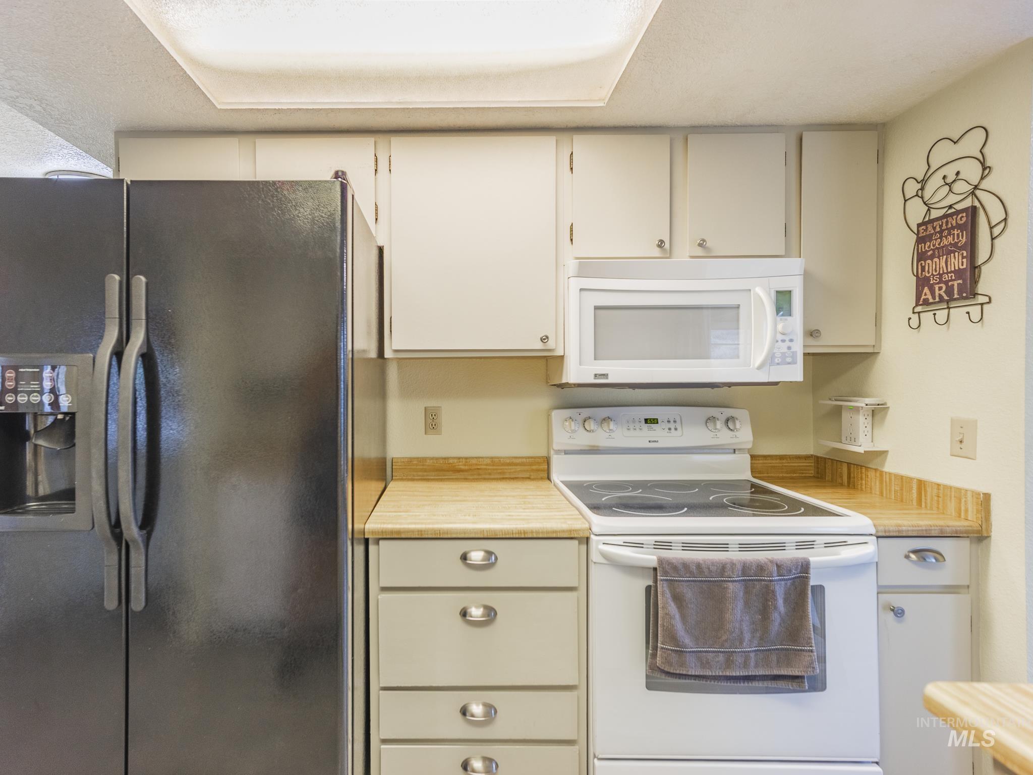 161 Cemetery Road, White Bird, Idaho 83554, 4 Bedrooms, 2 Bathrooms, Residential For Sale, Price $489,000,MLS 98977824