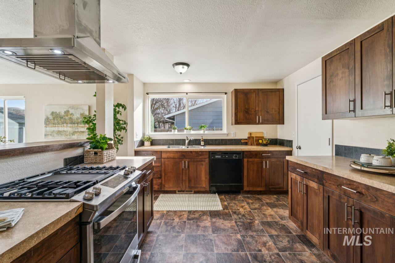 7124 W Lamplighter St, Boise, Idaho 83714, 3 Bedrooms, 1 Bathroom, Residential For Sale, Price $394,900, 98977825