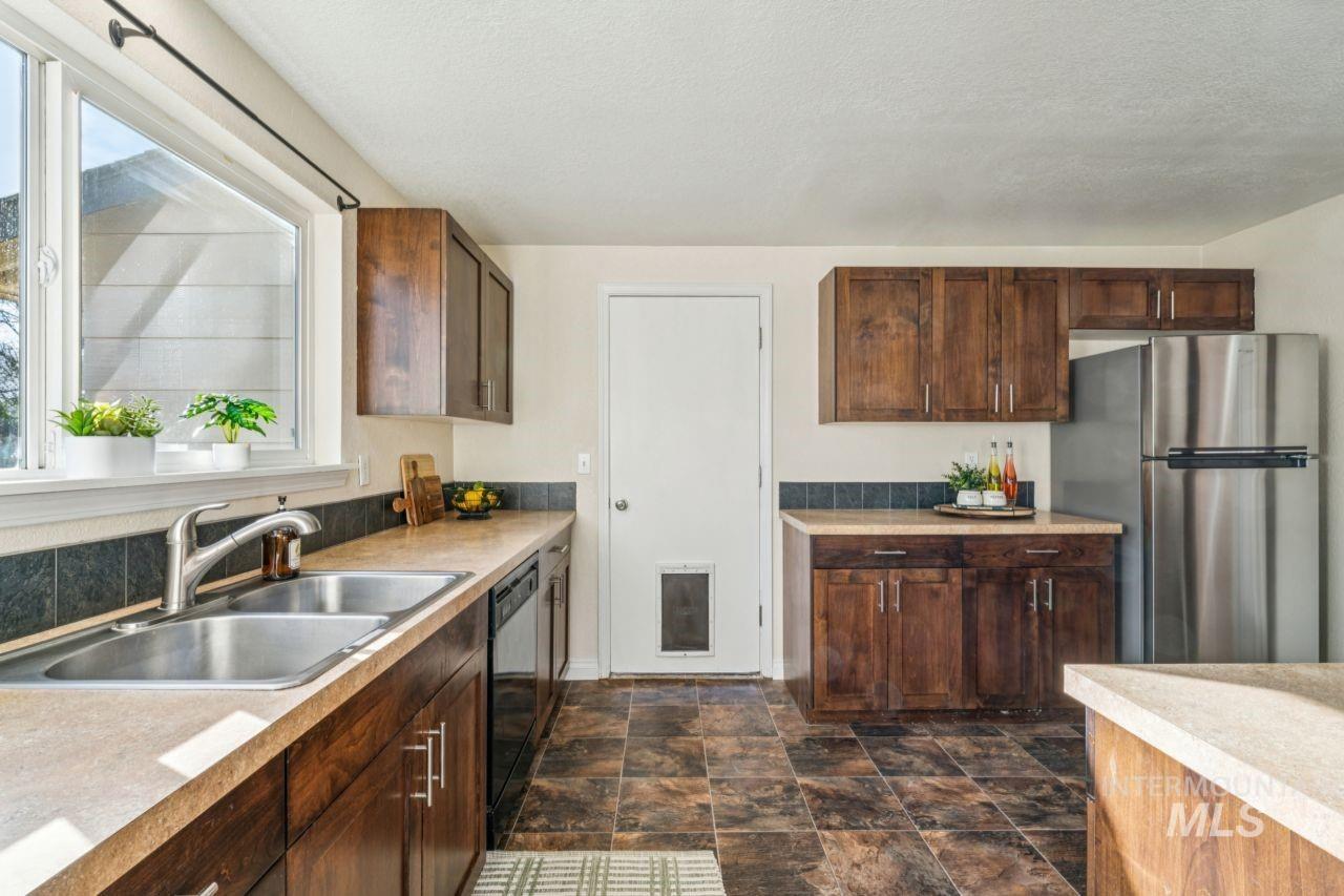 7124 W Lamplighter St, Boise, Idaho 83714, 3 Bedrooms, 1 Bathroom, Residential For Sale, Price $394,900, 98977825