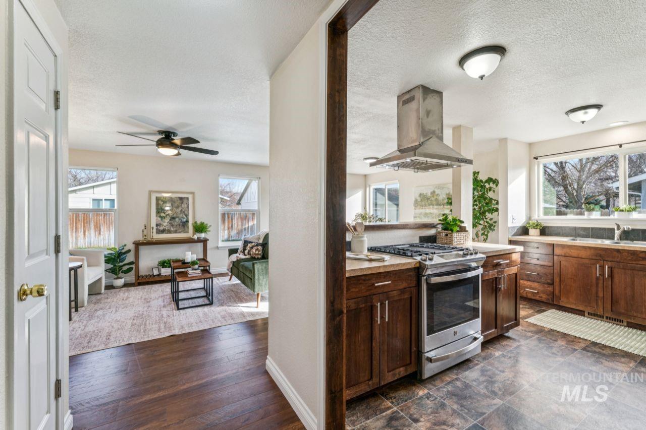 7124 W Lamplighter St, Boise, Idaho 83714, 3 Bedrooms, 1 Bathroom, Residential For Sale, Price $394,900, 98977825