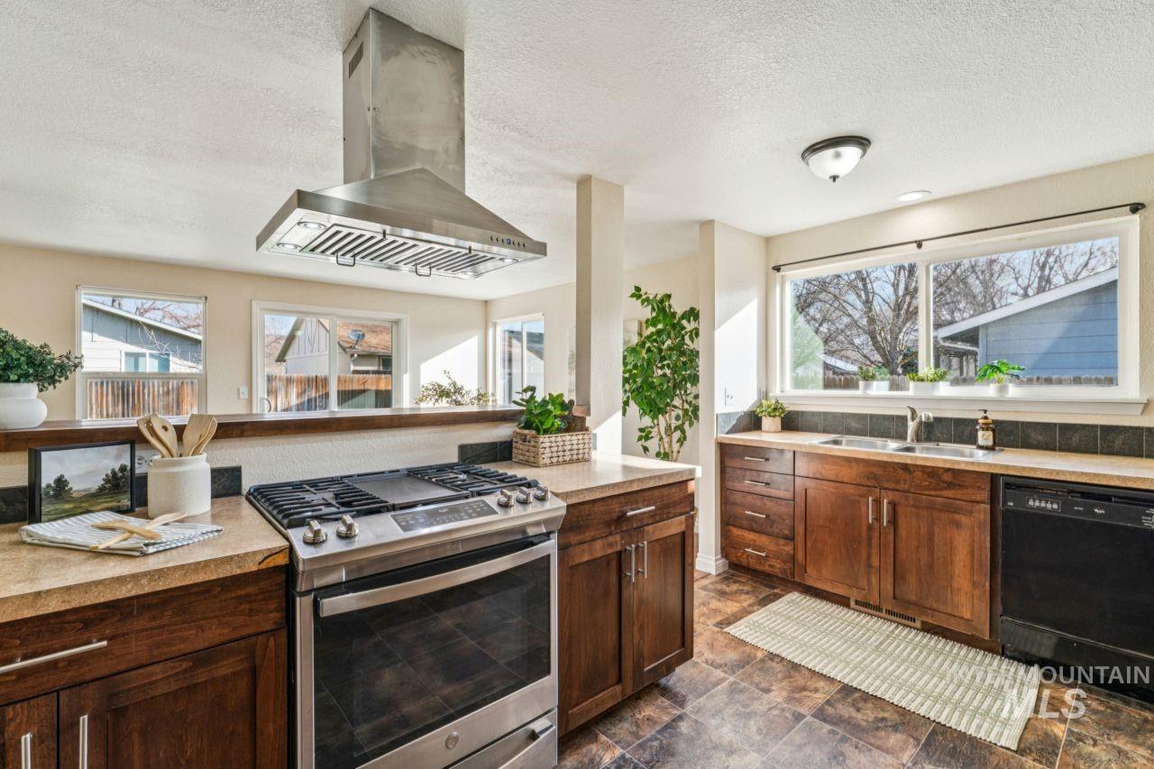 7124 W Lamplighter St, Boise, Idaho 83714, 3 Bedrooms, 1 Bathroom, Residential For Sale, Price $394,900, 98977825