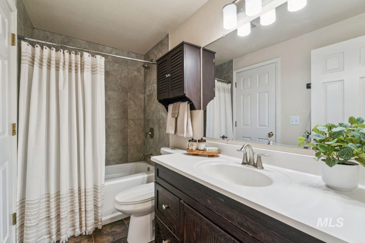 7124 W Lamplighter St, Boise, Idaho 83714, 3 Bedrooms, 1 Bathroom, Residential For Sale, Price $394,900, 98977825