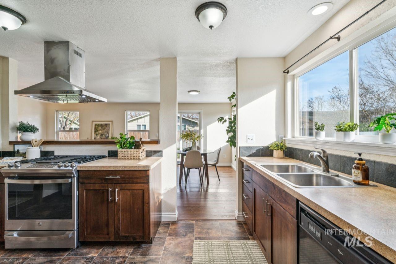 7124 W Lamplighter St, Boise, Idaho 83714, 3 Bedrooms, 1 Bathroom, Residential For Sale, Price $394,900, 98977825