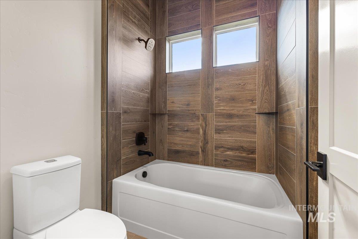 8900 Kemp, Middleton, Idaho 83644, 3 Bedrooms, 2.5 Bathrooms, Residential For Sale, Price $1,496,000, 98977830