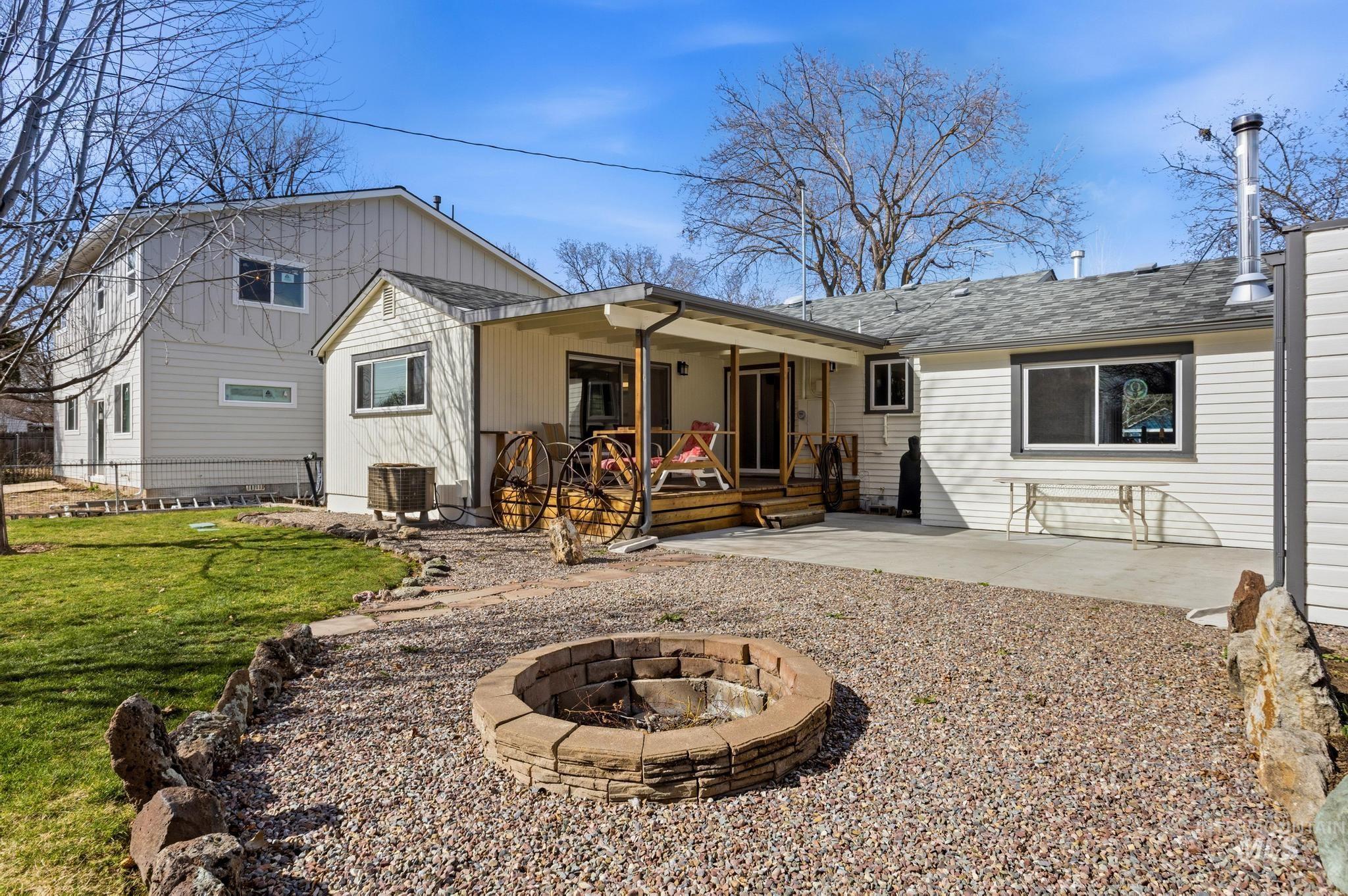 5023 W Albion St., Boise, Idaho 83705, 2 Bedrooms, 2 Bathrooms, Residential For Sale, Price $439,000, 98977831