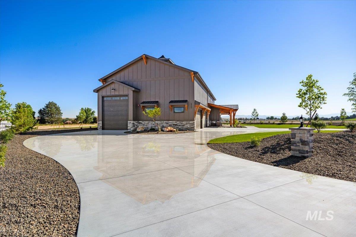 8860 Kemp, Middleton, Idaho 83607, 4 Bedrooms, 2.5 Bathrooms, Residential For Sale, Price $1,548,000, 98977832