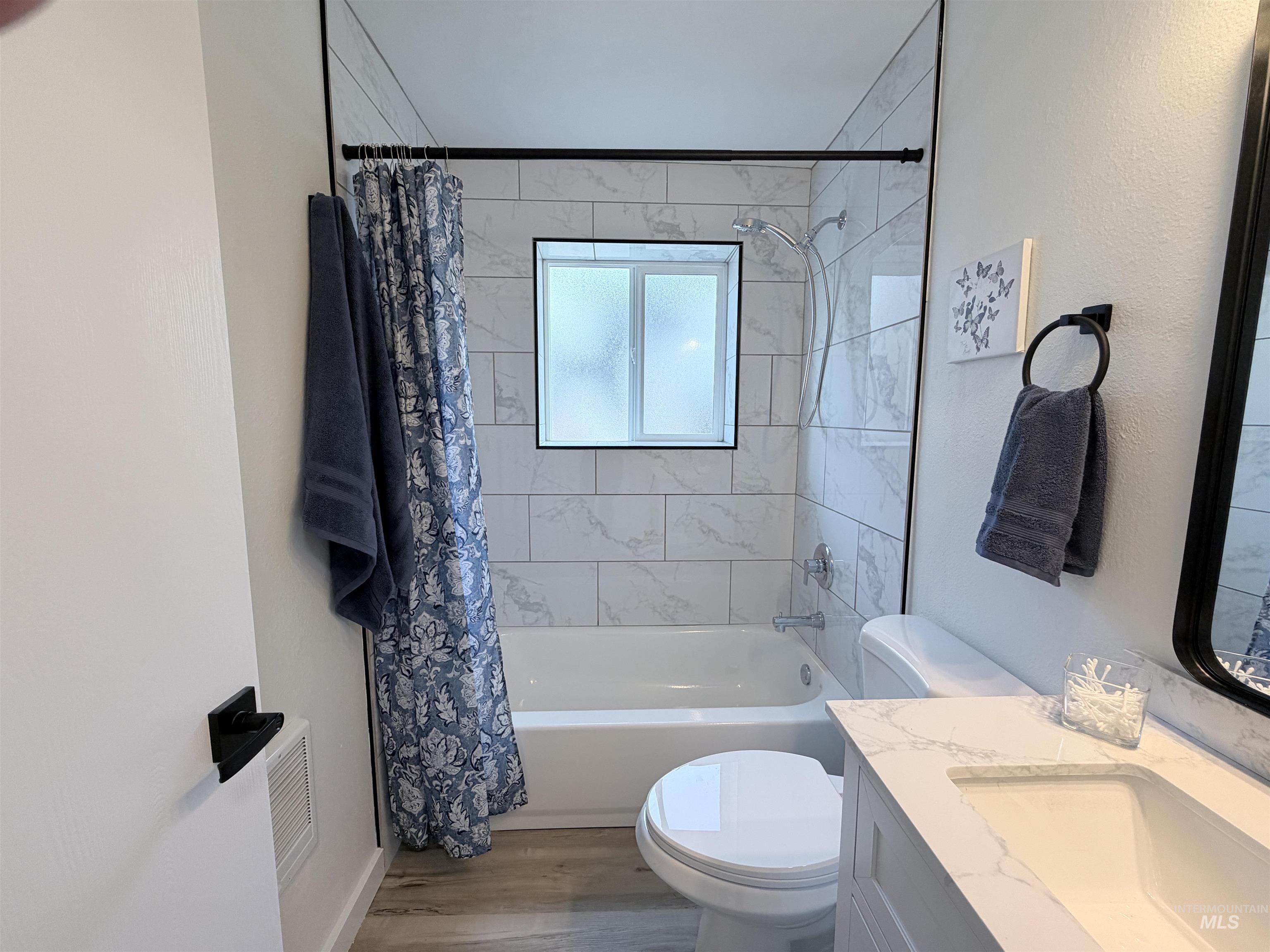 215 E 14th North, Mountain Home, Idaho 83647-1627, 4 Bedrooms, 2 Bathrooms, Residential For Sale, Price $348,999, 98977836