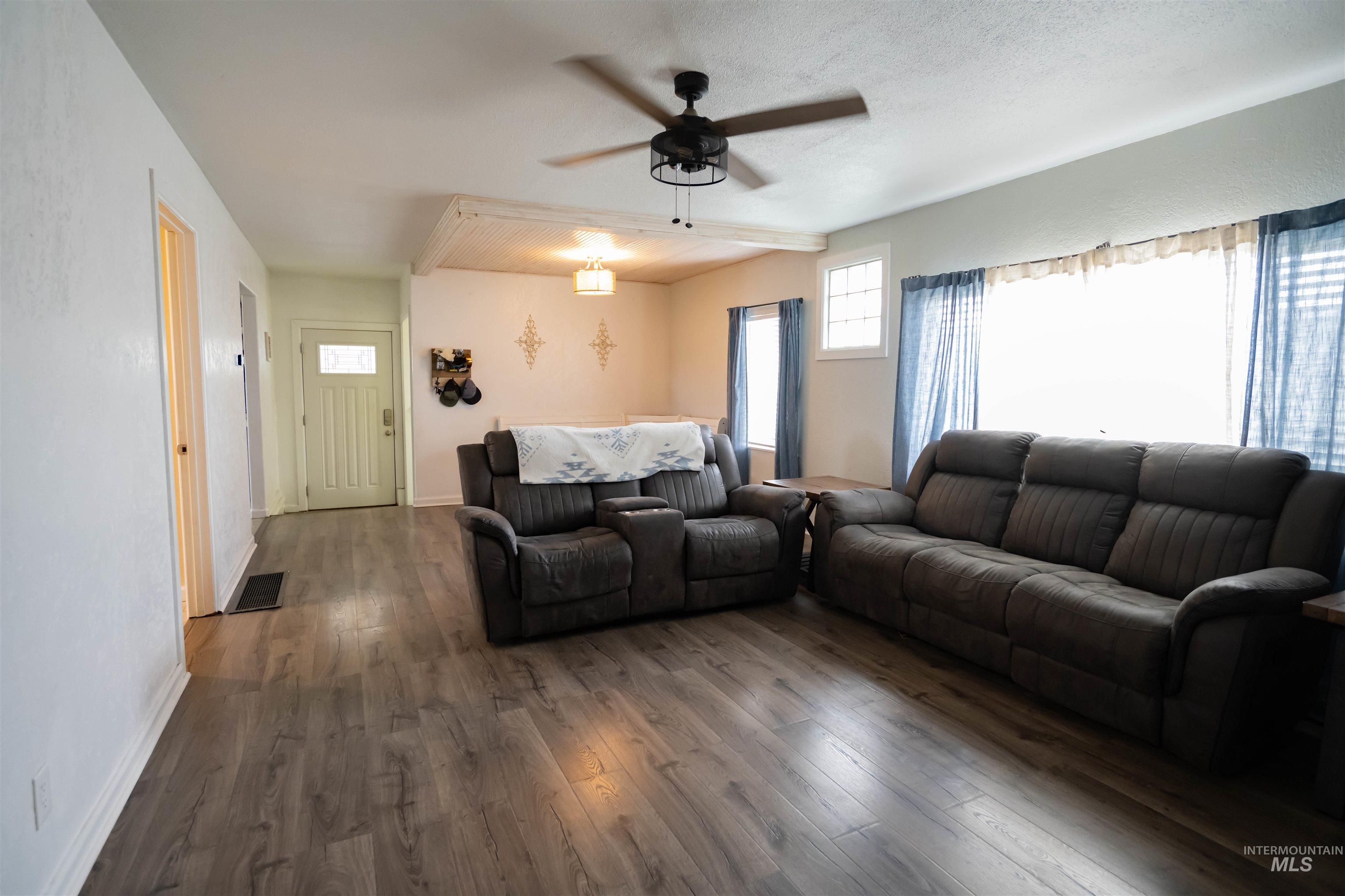 2815 Center Avenue, Payette, Idaho 83661-5344, 4 Bedrooms, 2 Bathrooms, Residential For Sale, Price $560,000,MLS 98977837