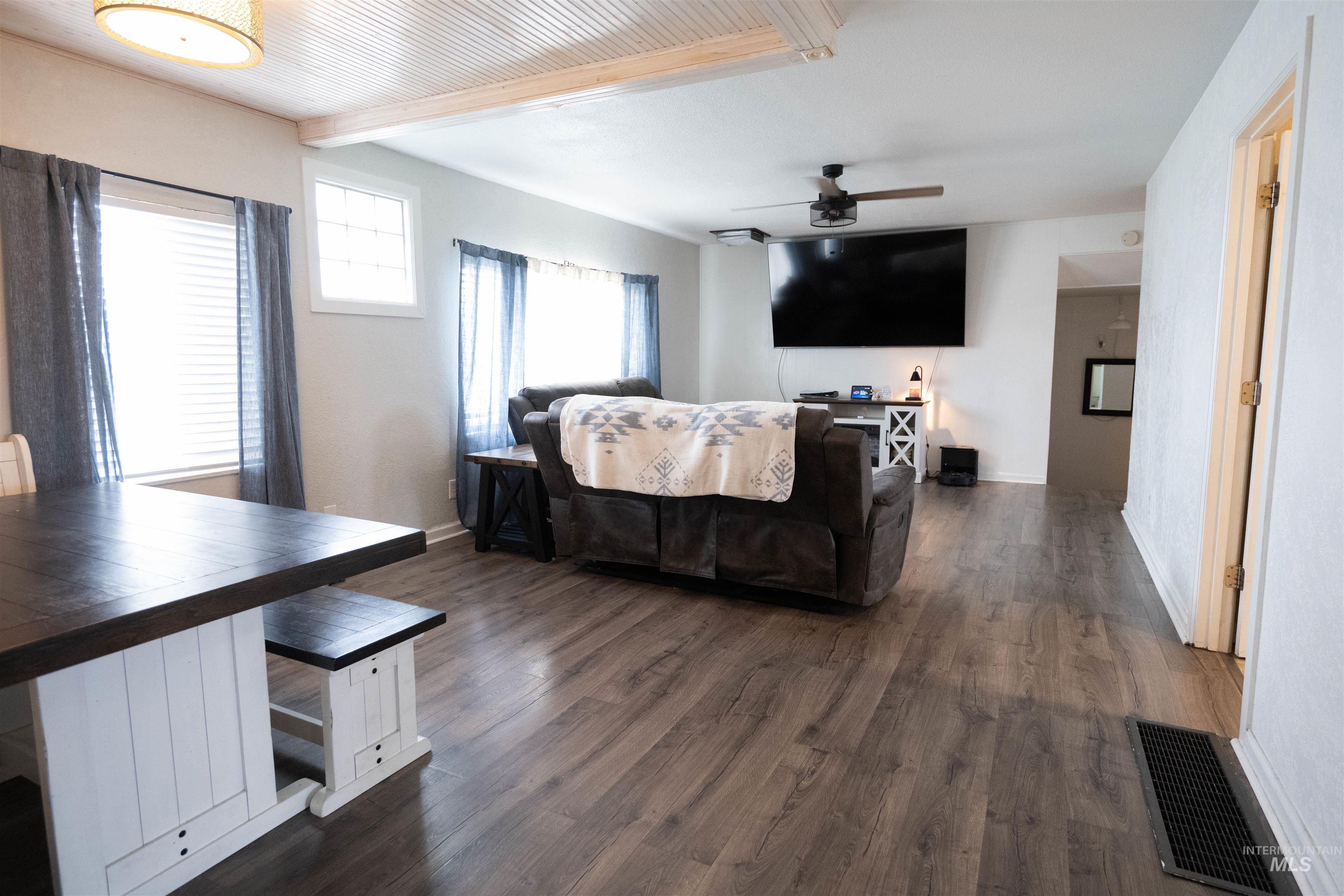 2815 Center Avenue, Payette, Idaho 83661-5344, 4 Bedrooms, 2 Bathrooms, Residential For Sale, Price $560,000,MLS 98977837