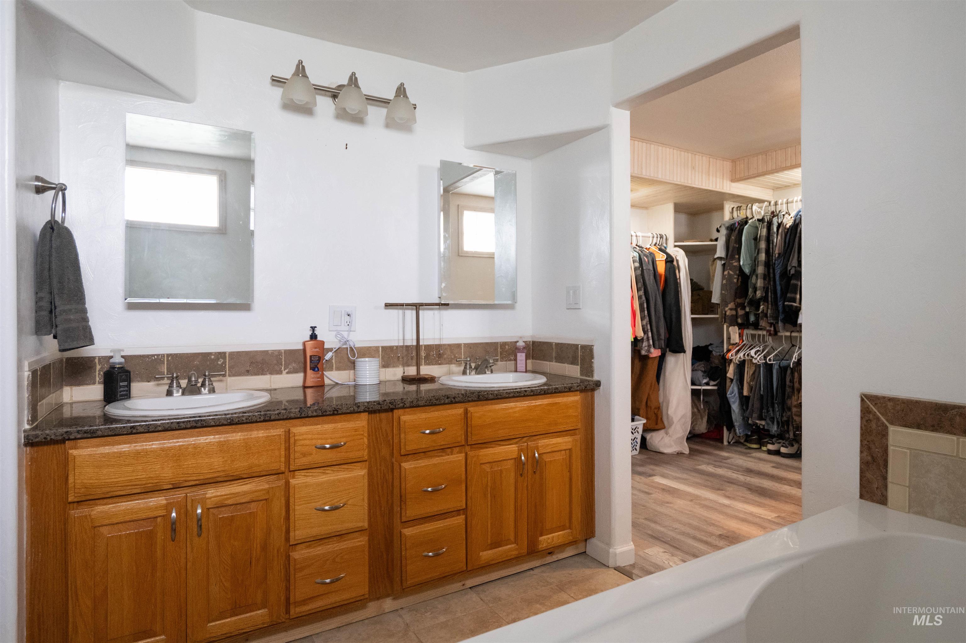 2815 Center Avenue, Payette, Idaho 83661-5344, 4 Bedrooms, 2 Bathrooms, Residential For Sale, Price $560,000,MLS 98977837