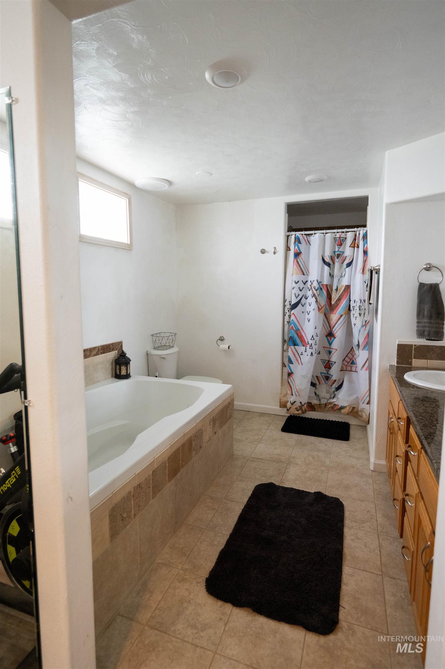 2815 Center Avenue, Payette, Idaho 83661-5344, 4 Bedrooms, 2 Bathrooms, Residential For Sale, Price $560,000,MLS 98977837